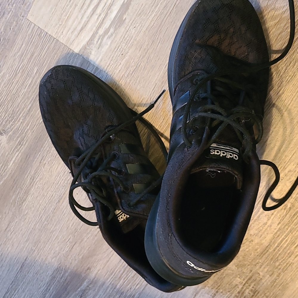 Adidas womens cloudfoam. Black size 11